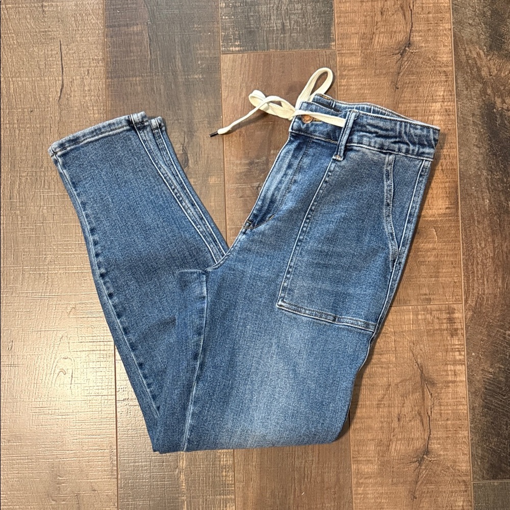 Judy Blue Medium Blue Jogger Jeans